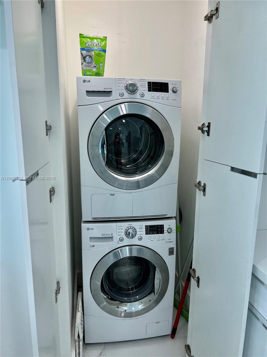 300 S Biscayne Blvd #3502, Miami FL 33131