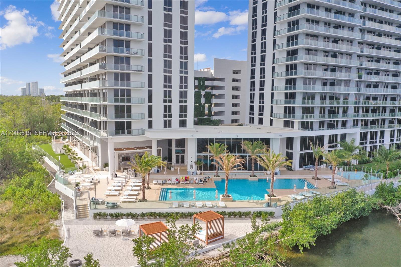 16385 NE Biscayne Blvd #1601+2 Parkings, North Miami Beach FL 33160