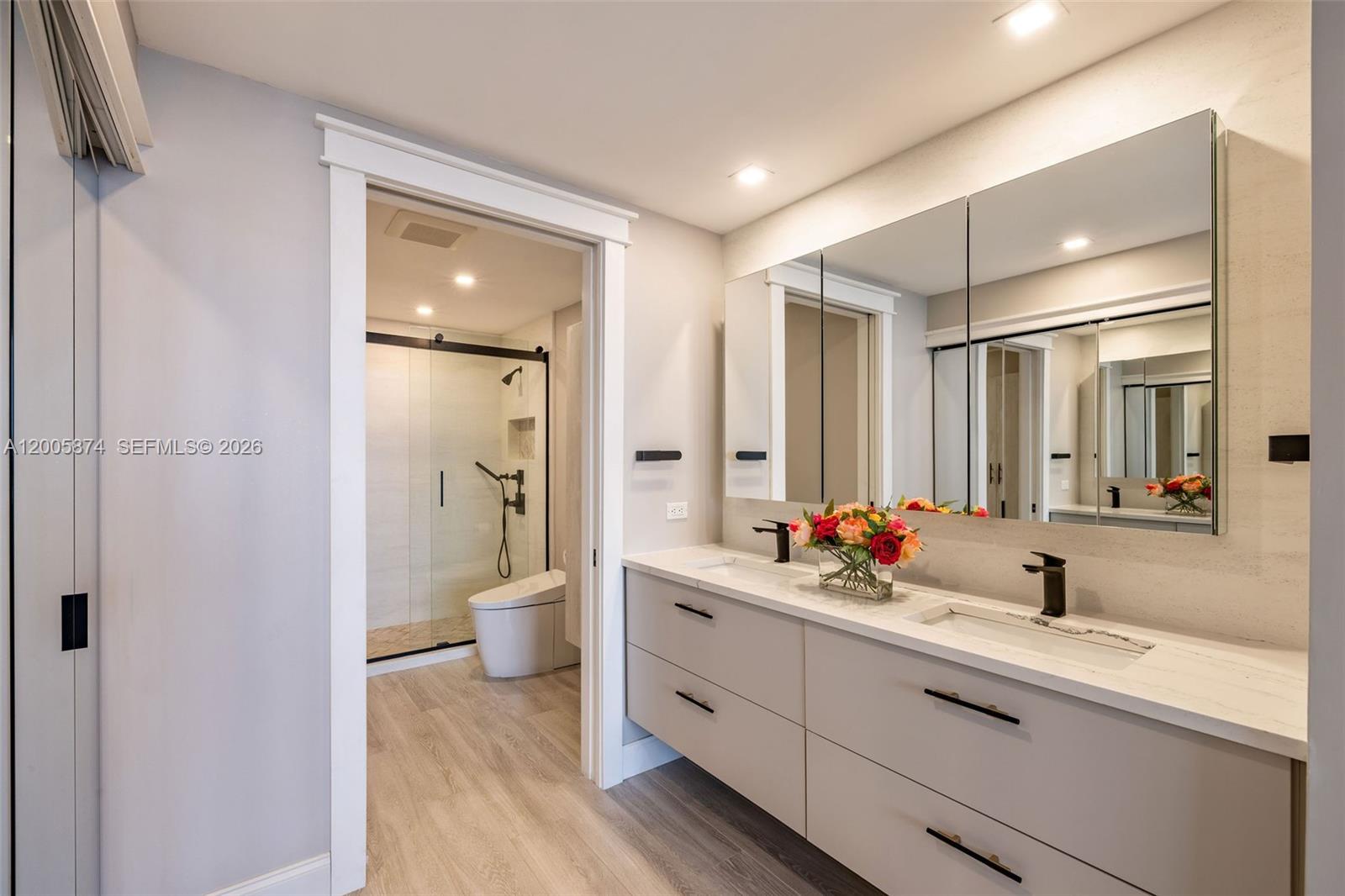 848 Brickell Key Dr #3403, Miami FL 33131