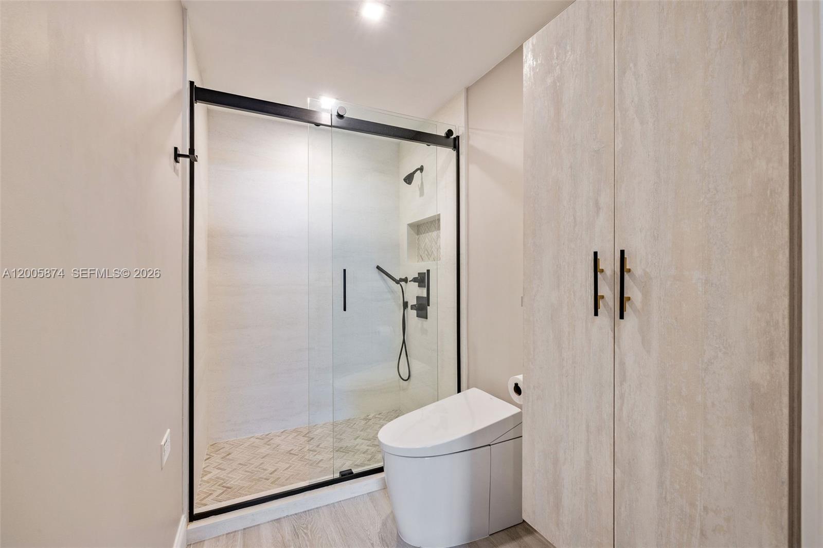 848 Brickell Key Dr #3403, Miami FL 33131