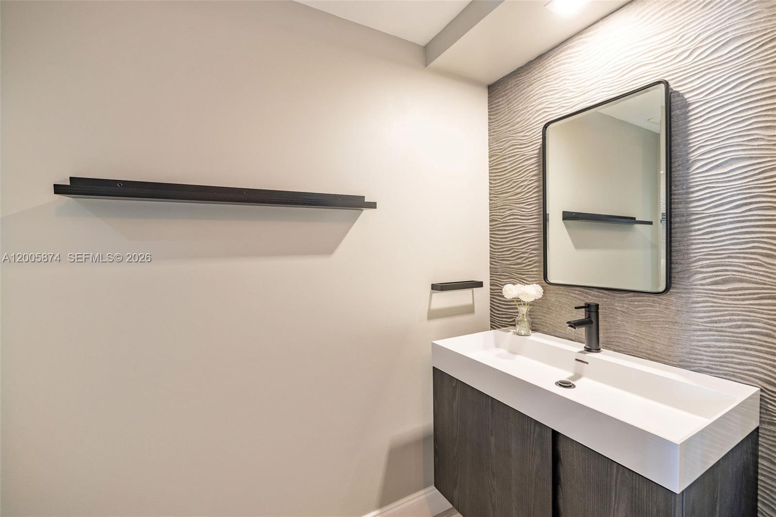 848 Brickell Key Dr #3403, Miami FL 33131