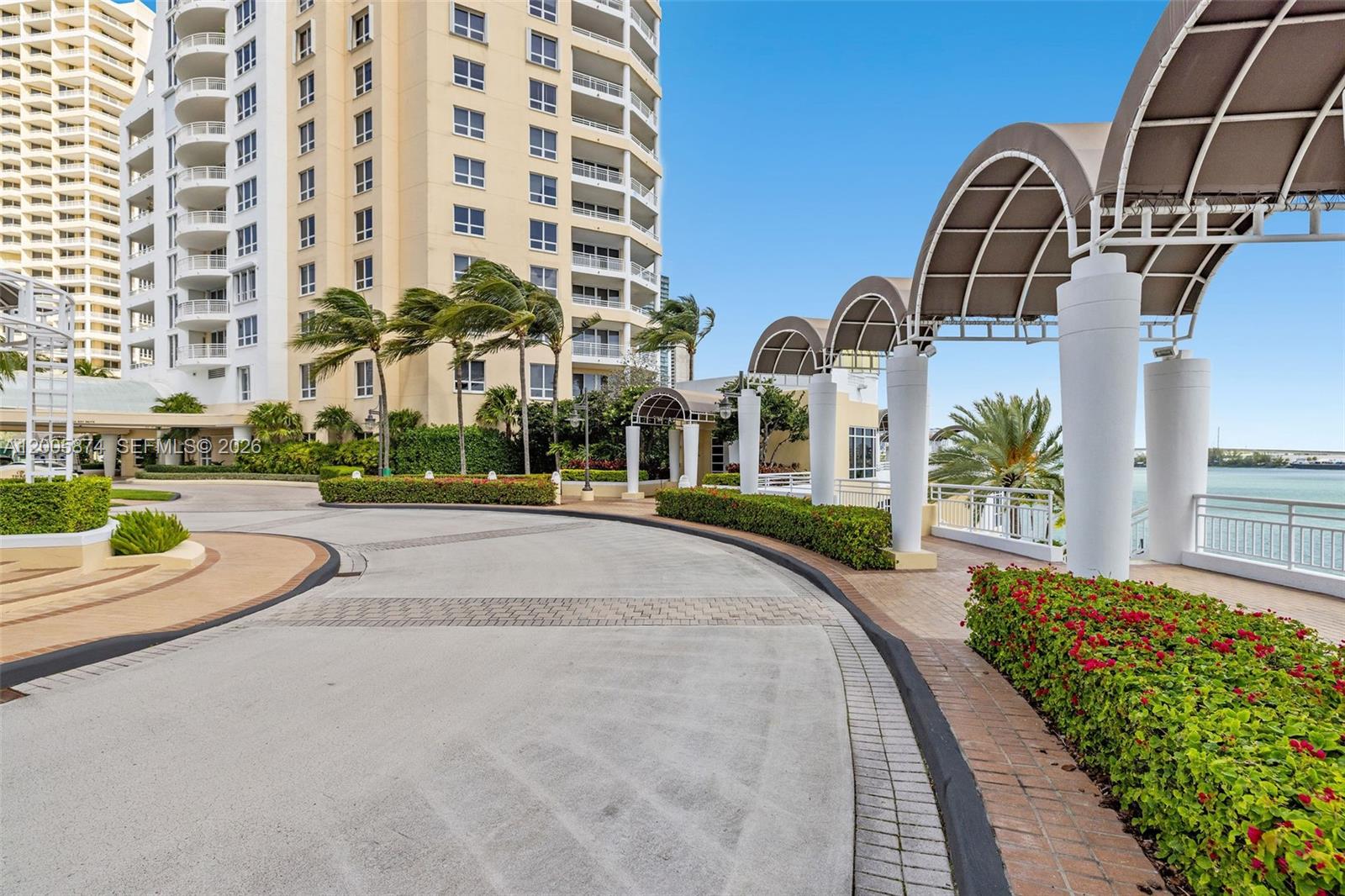 848 Brickell Key Dr #3403, Miami FL 33131