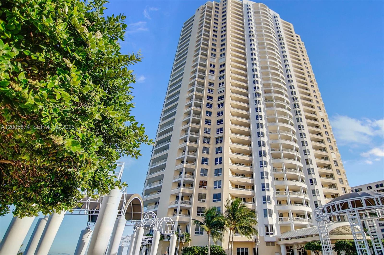 848 Brickell Key Dr #3403, Miami FL 33131