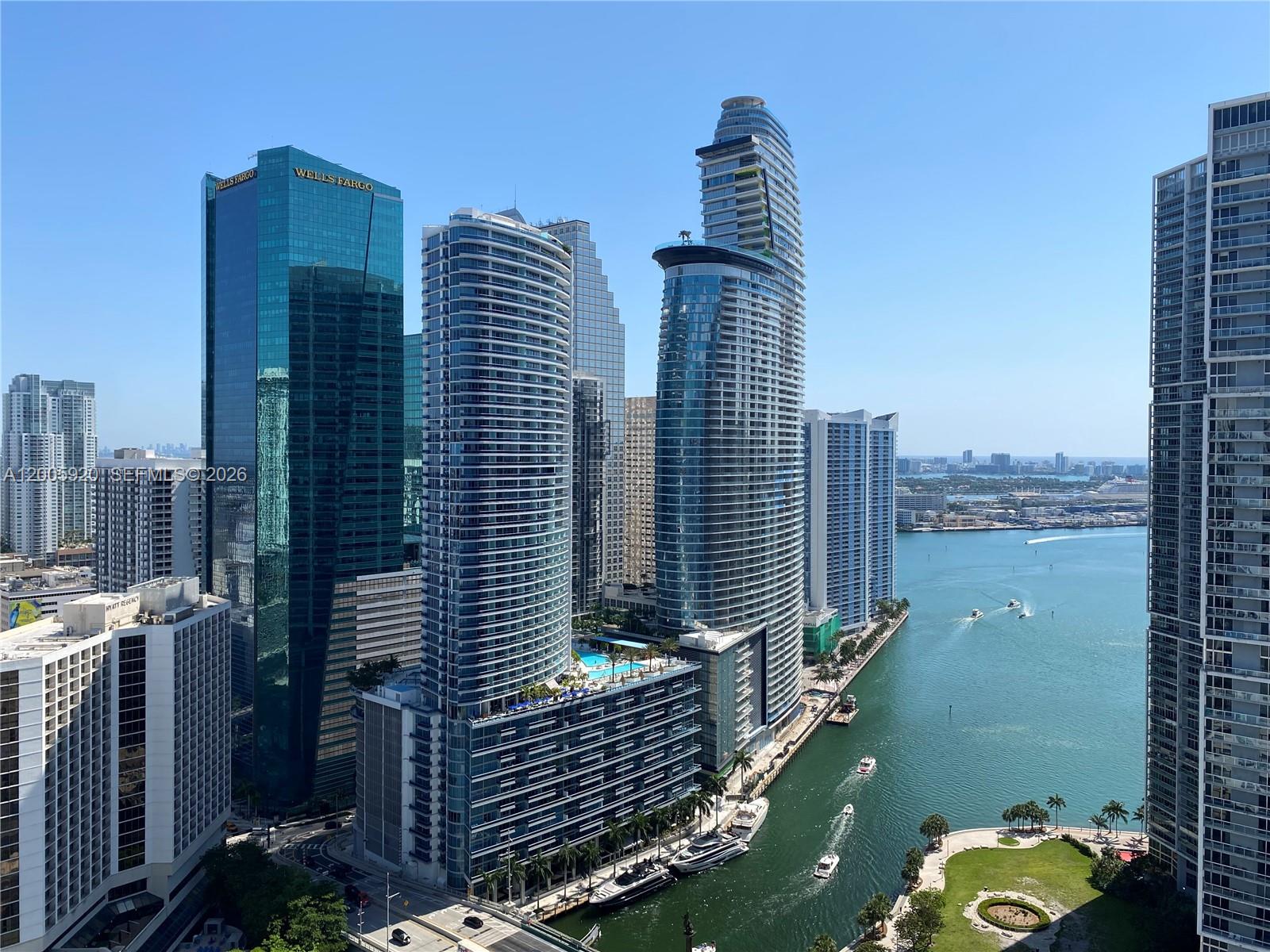 55 SE 6th St #3905, Miami FL 33131