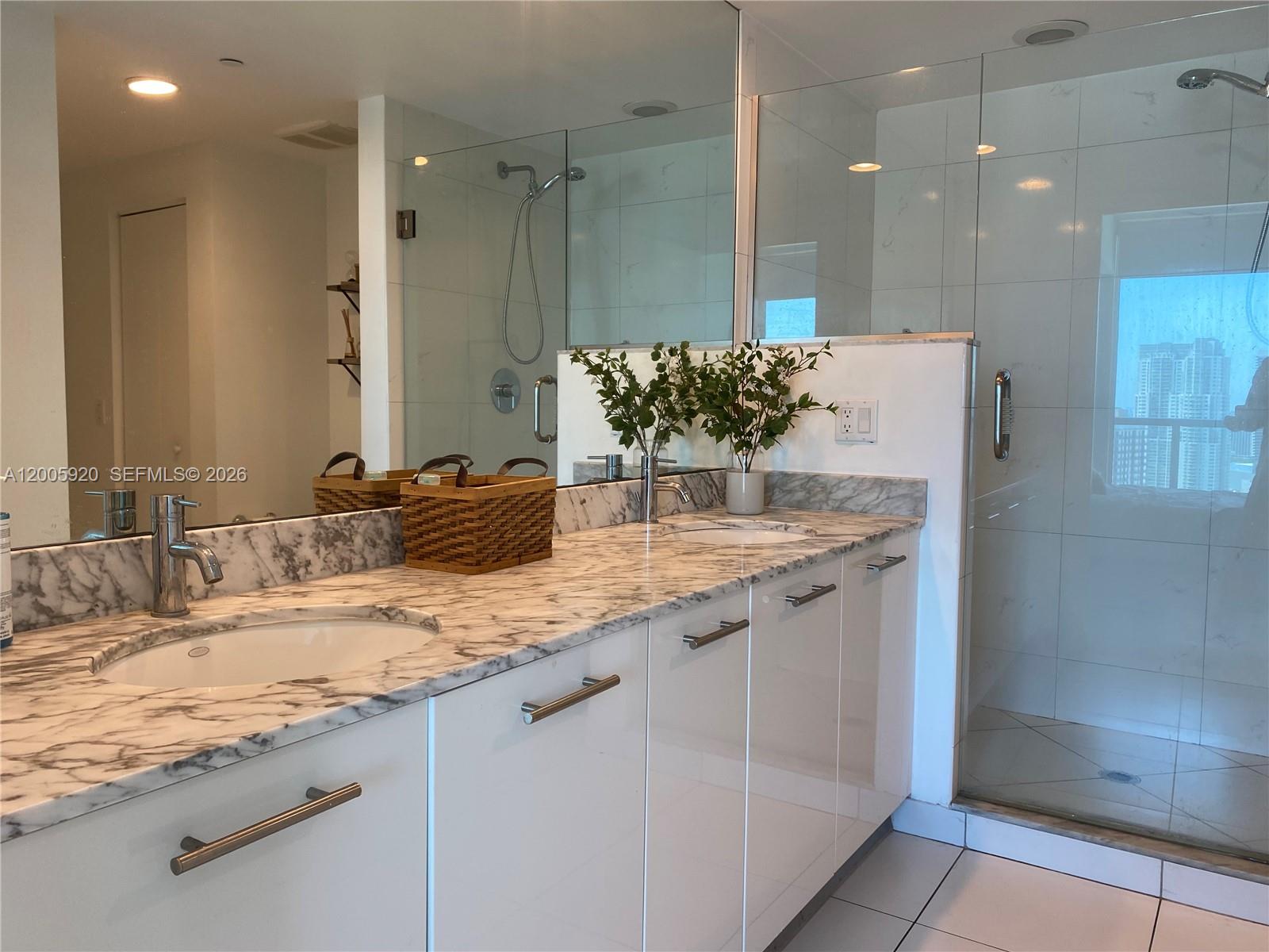 55 SE 6th St #3905, Miami FL 33131