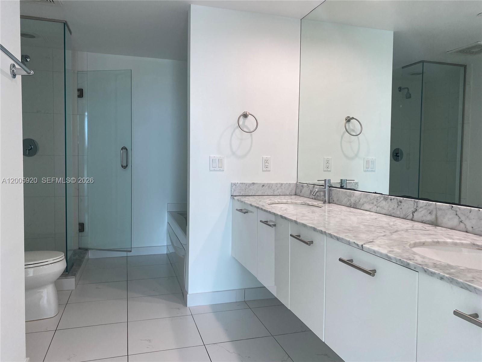 55 SE 6th St #3905, Miami FL 33131