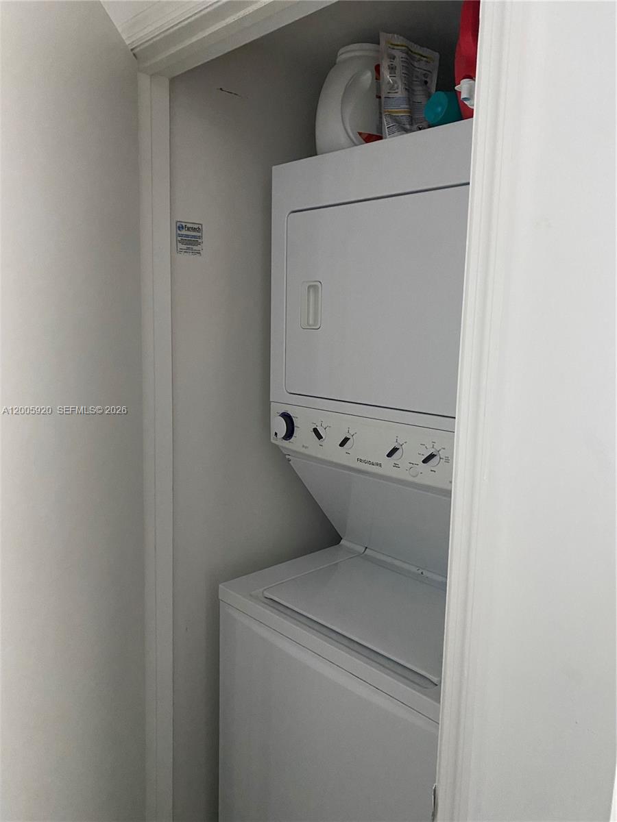 55 SE 6th St #3905, Miami FL 33131