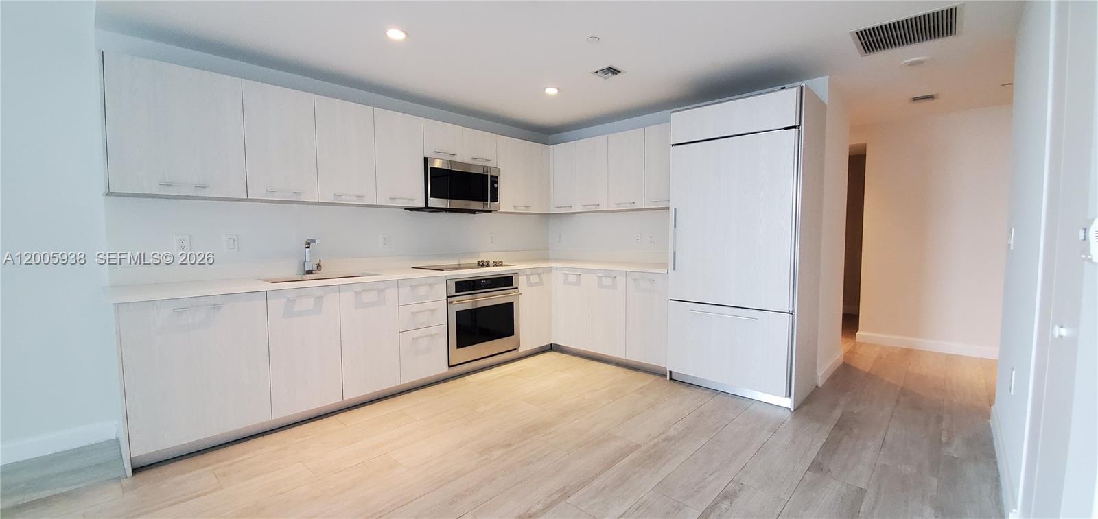 55 SW 9th St #3610, Miami FL 33130