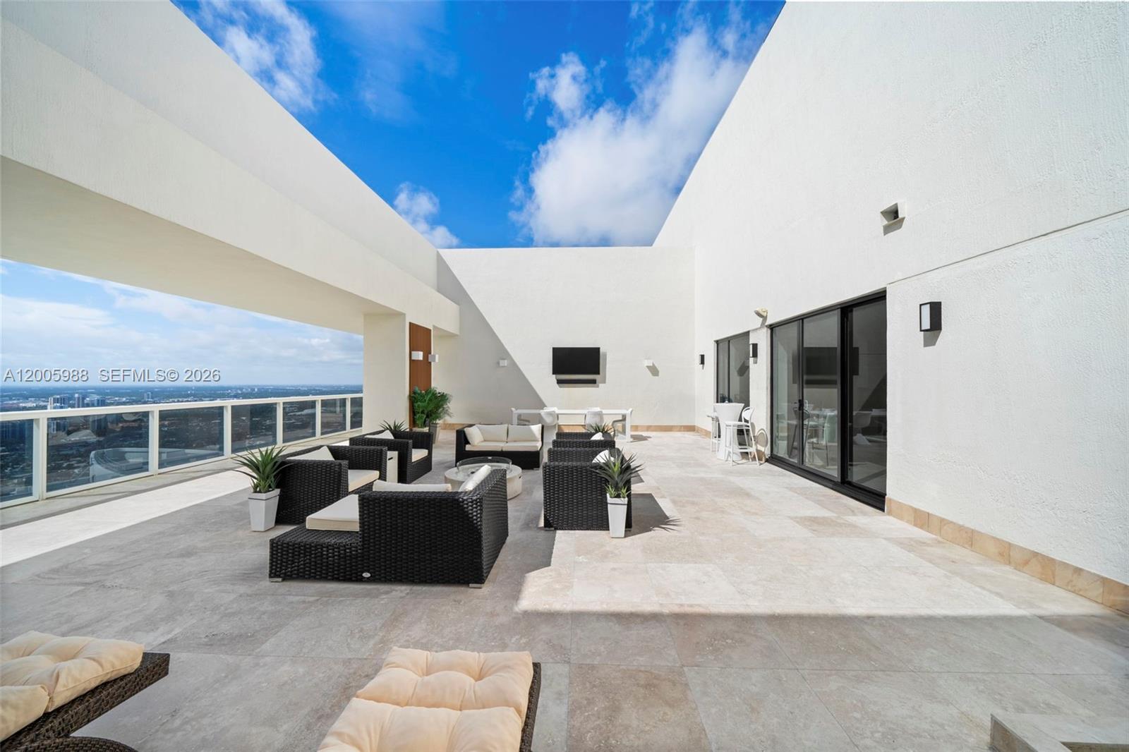 1830 S Ocean Dr #5103, Hallandale Beach FL 33009