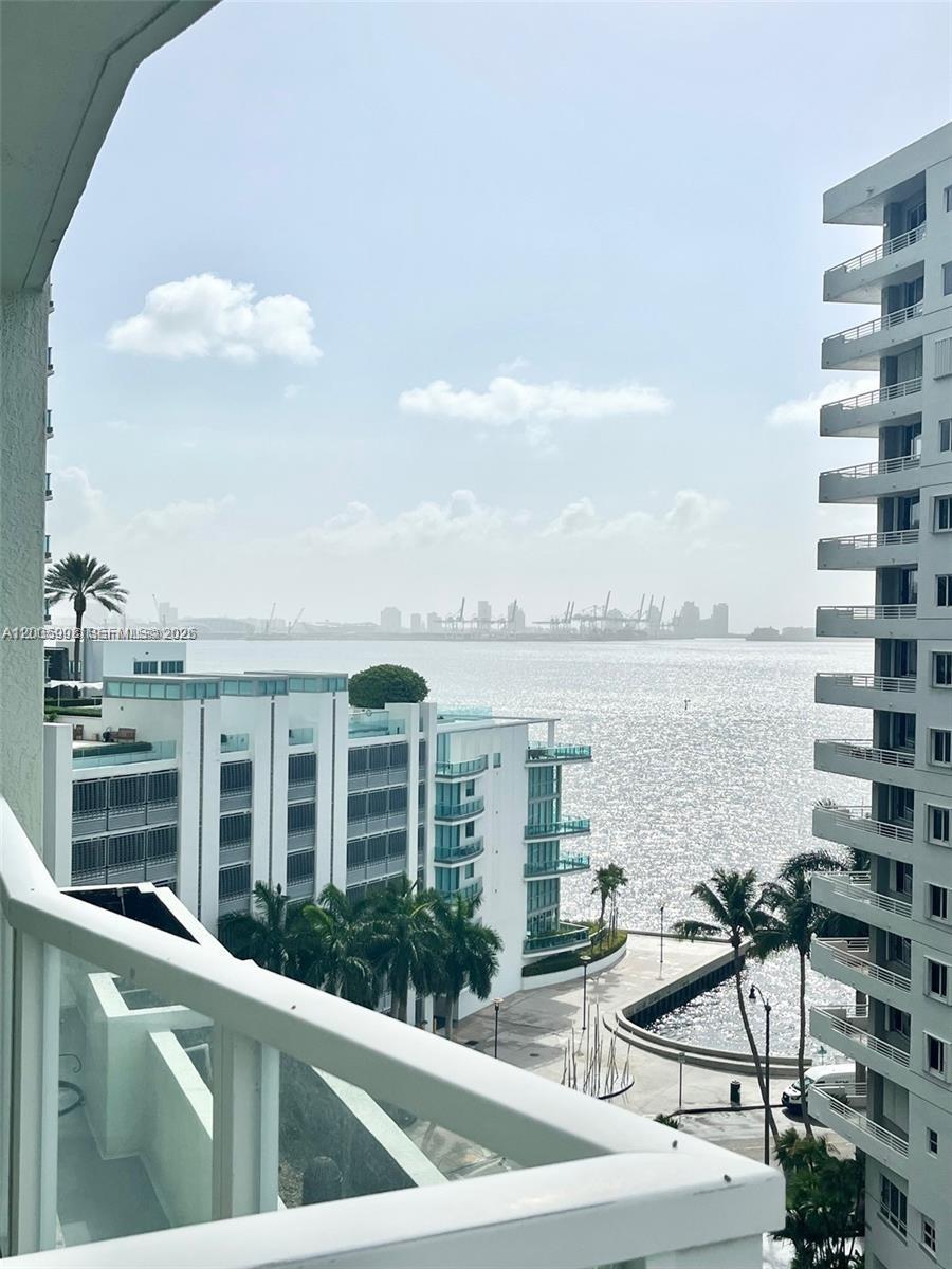 218 SE 14th St #903, Miami FL 33131
