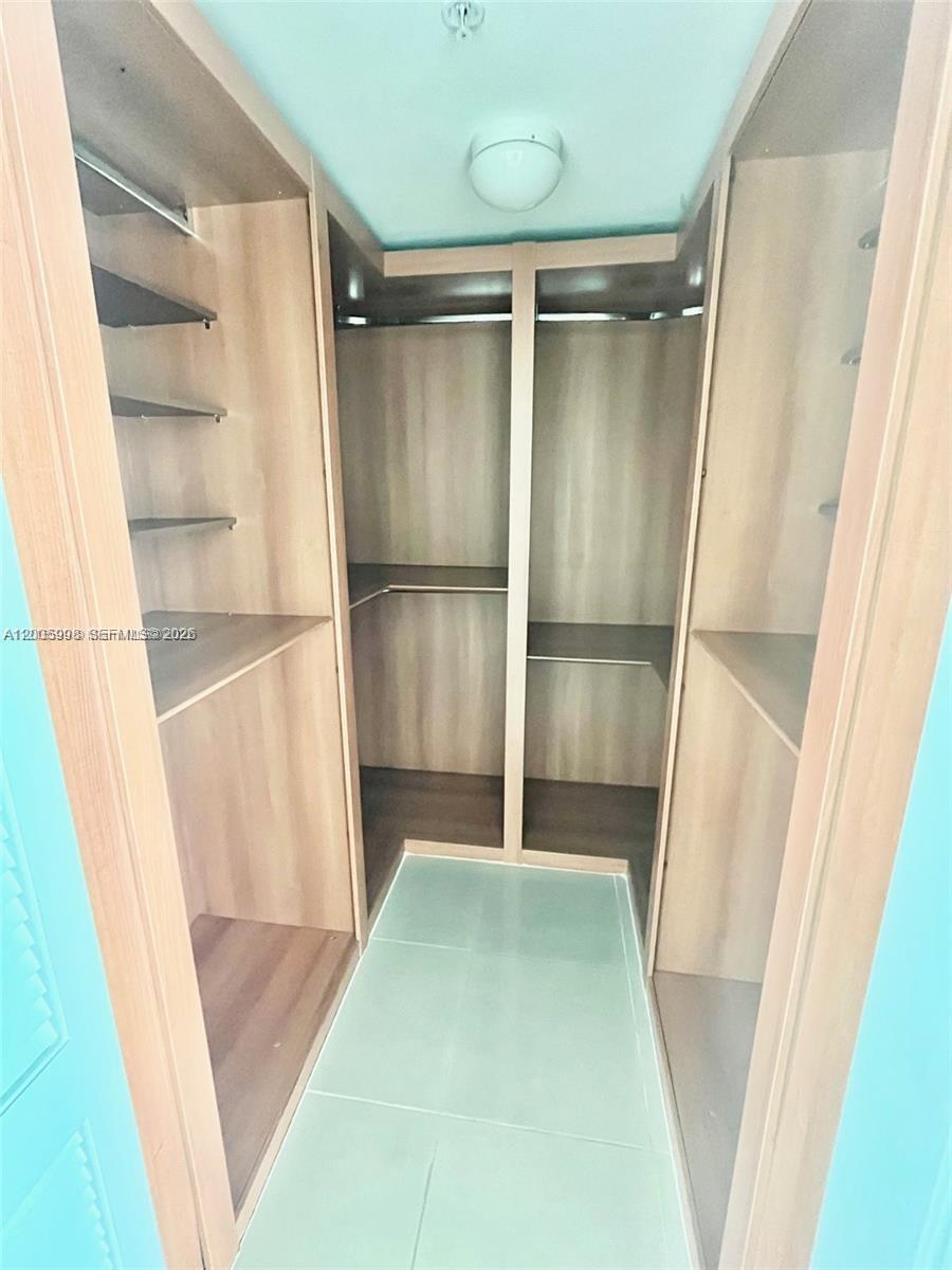 218 SE 14th St #903, Miami FL 33131