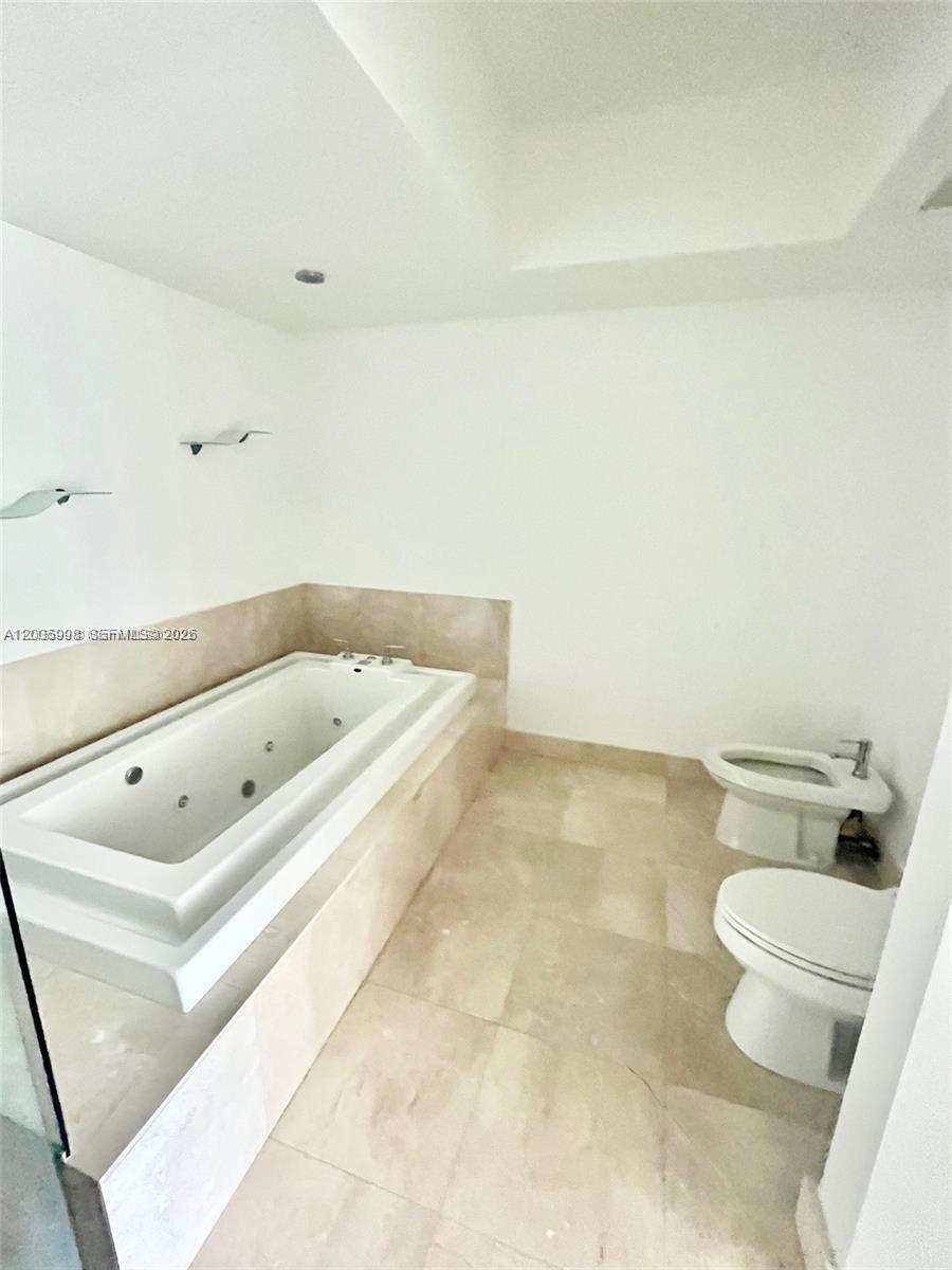 218 SE 14th St #903, Miami FL 33131