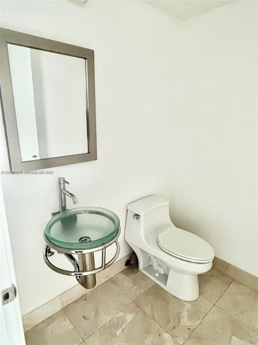 218 SE 14th St #903, Miami FL 33131