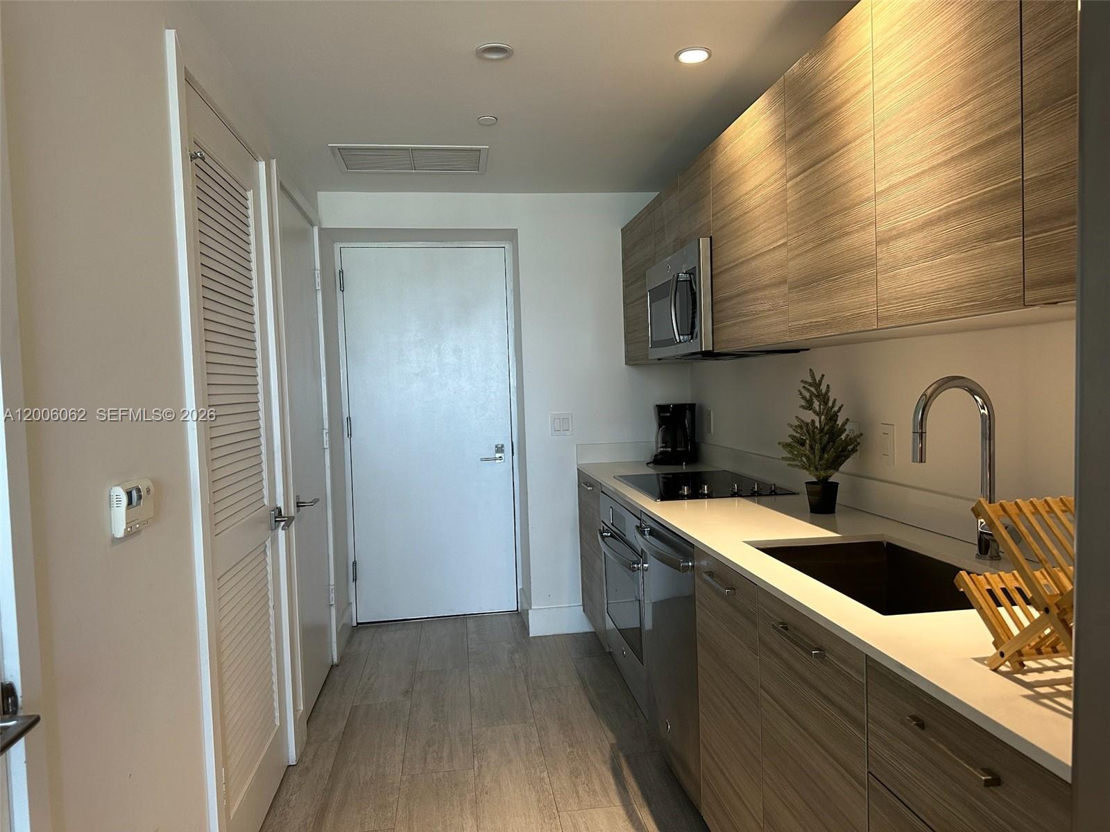 121 NE 34th St #1915, Miami FL 33137