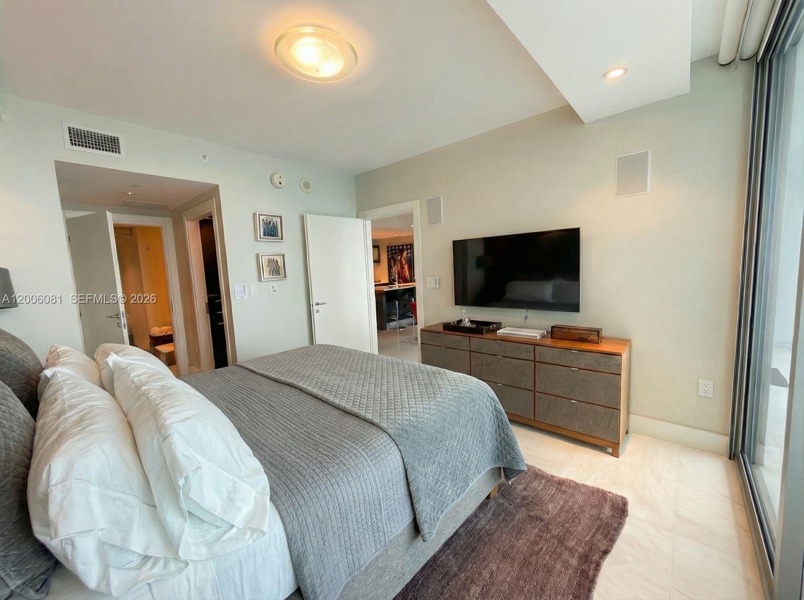 200 BISCAYNE BLVD WAY #4310, Miami FL 33131