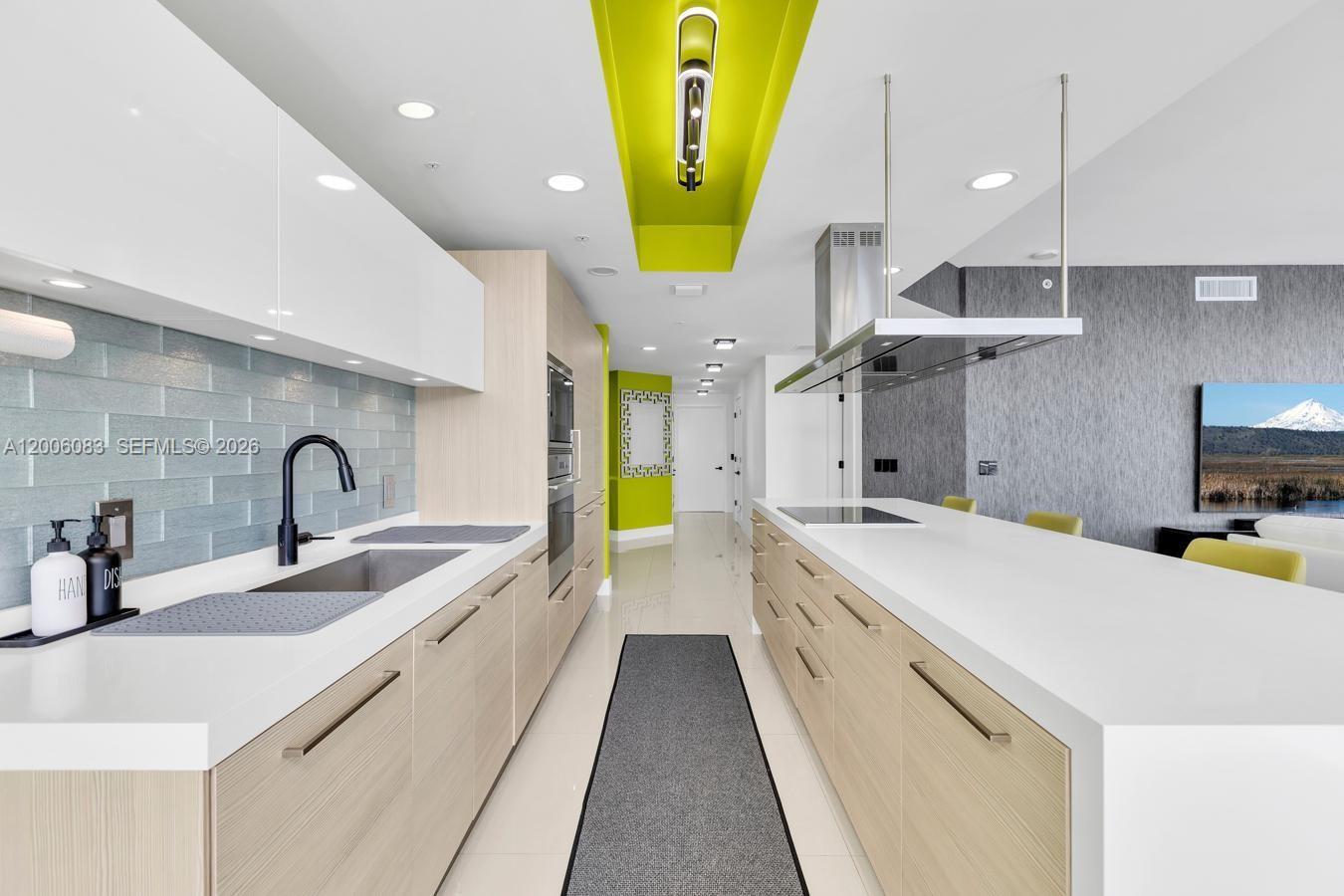 17111 Biscayne Blvd #909, North Miami Beach FL 33160