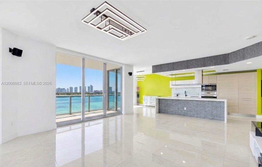 17111 Biscayne Blvd #909, North Miami Beach FL 33160