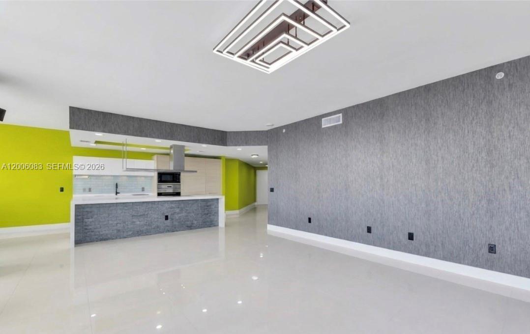 17111 Biscayne Blvd #909, North Miami Beach FL 33160
