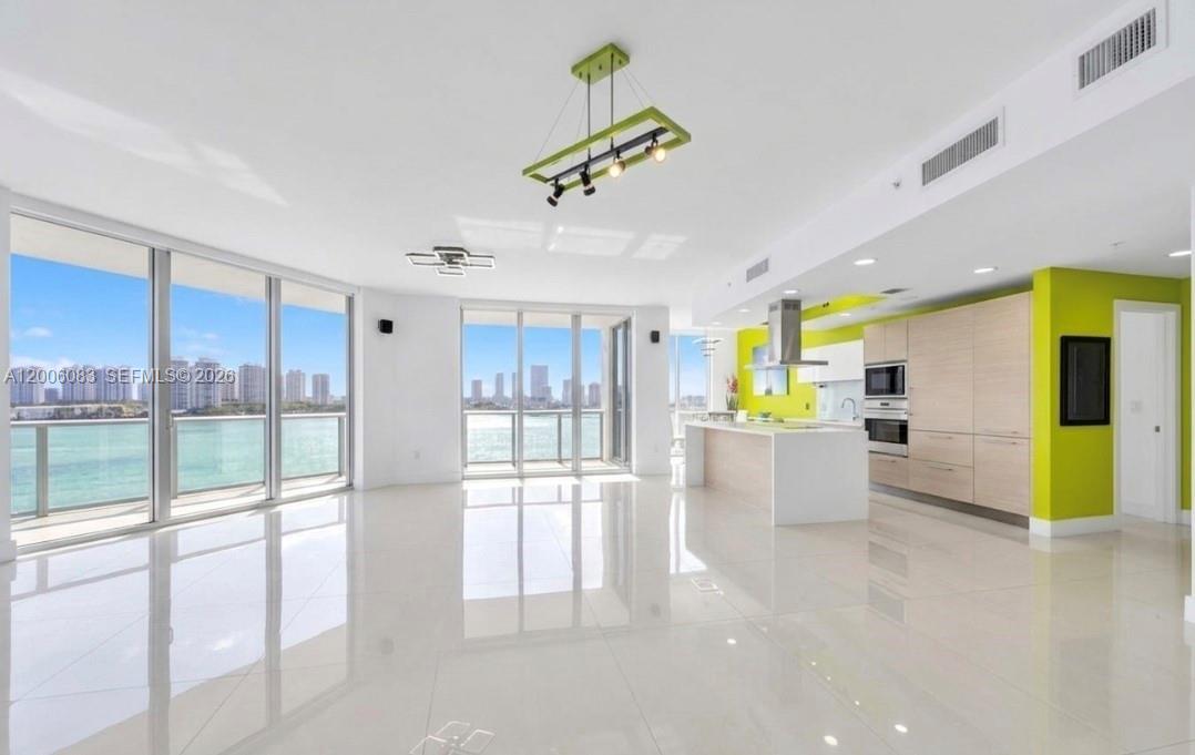 17111 Biscayne Blvd #909, North Miami Beach FL 33160