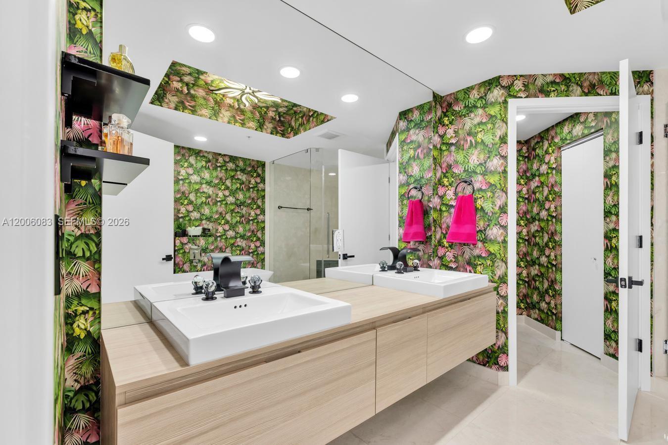 17111 Biscayne Blvd #909, North Miami Beach FL 33160
