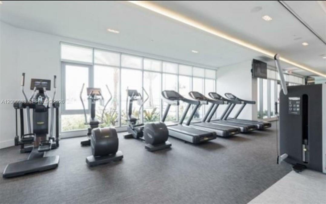 17111 Biscayne Blvd #909, North Miami Beach FL 33160