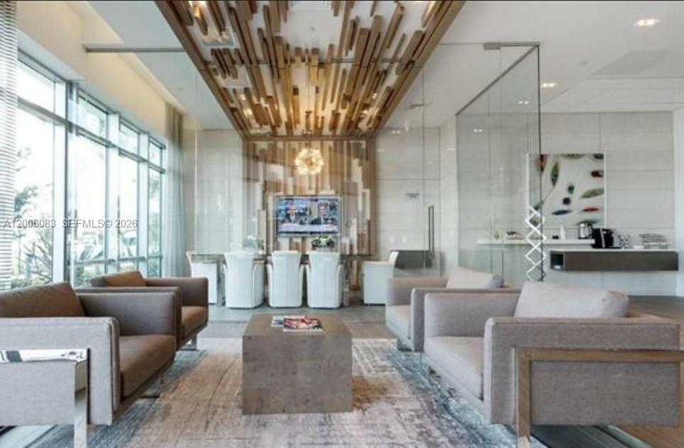 17111 Biscayne Blvd #909, North Miami Beach FL 33160