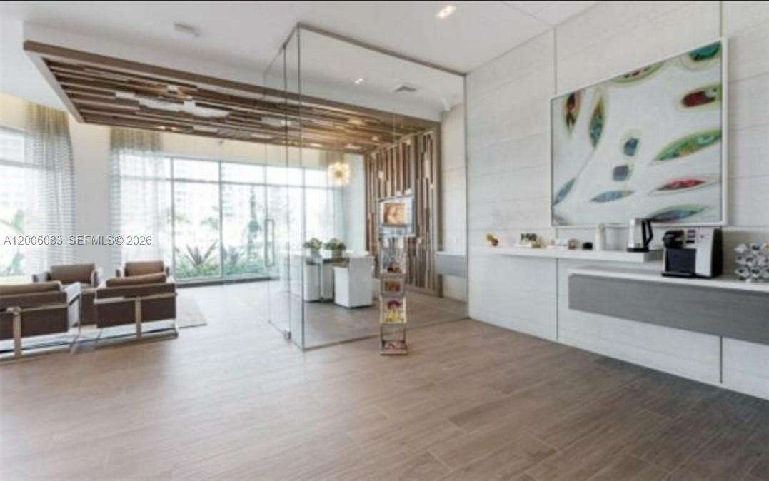 17111 Biscayne Blvd #909, North Miami Beach FL 33160