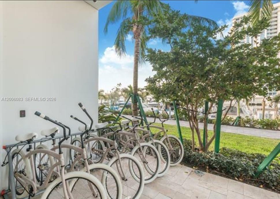 17111 Biscayne Blvd #909, North Miami Beach FL 33160