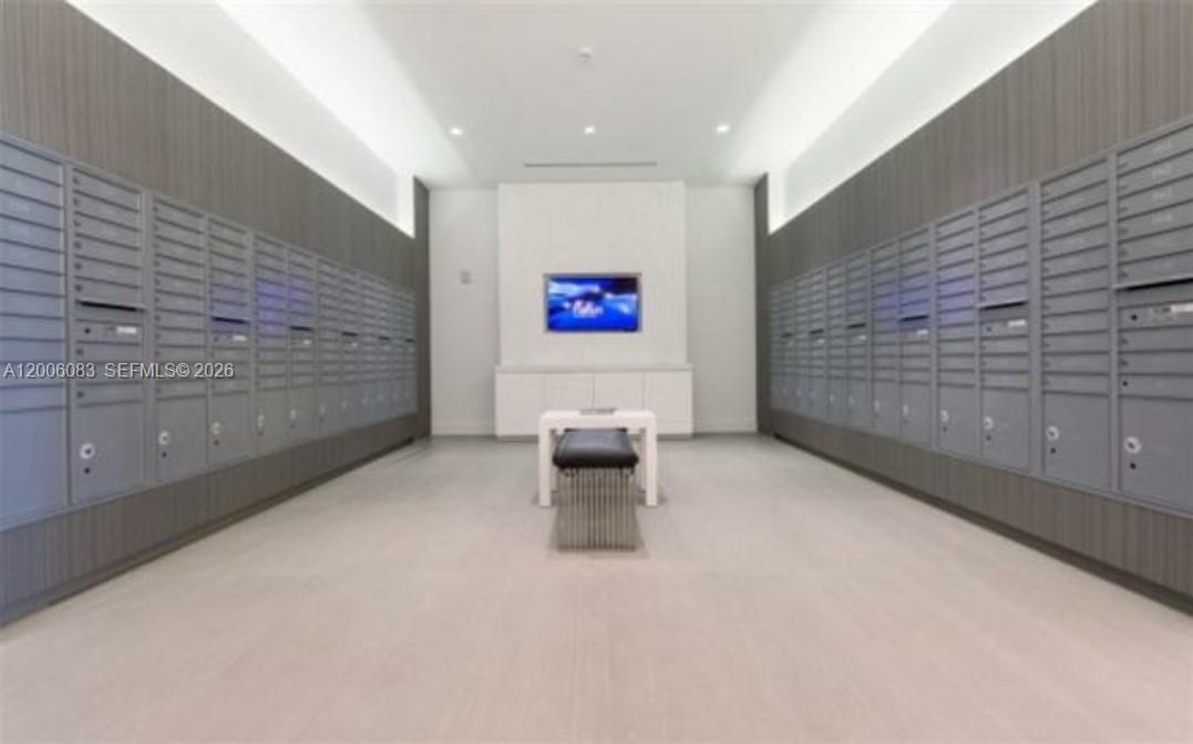 17111 Biscayne Blvd #909, North Miami Beach FL 33160