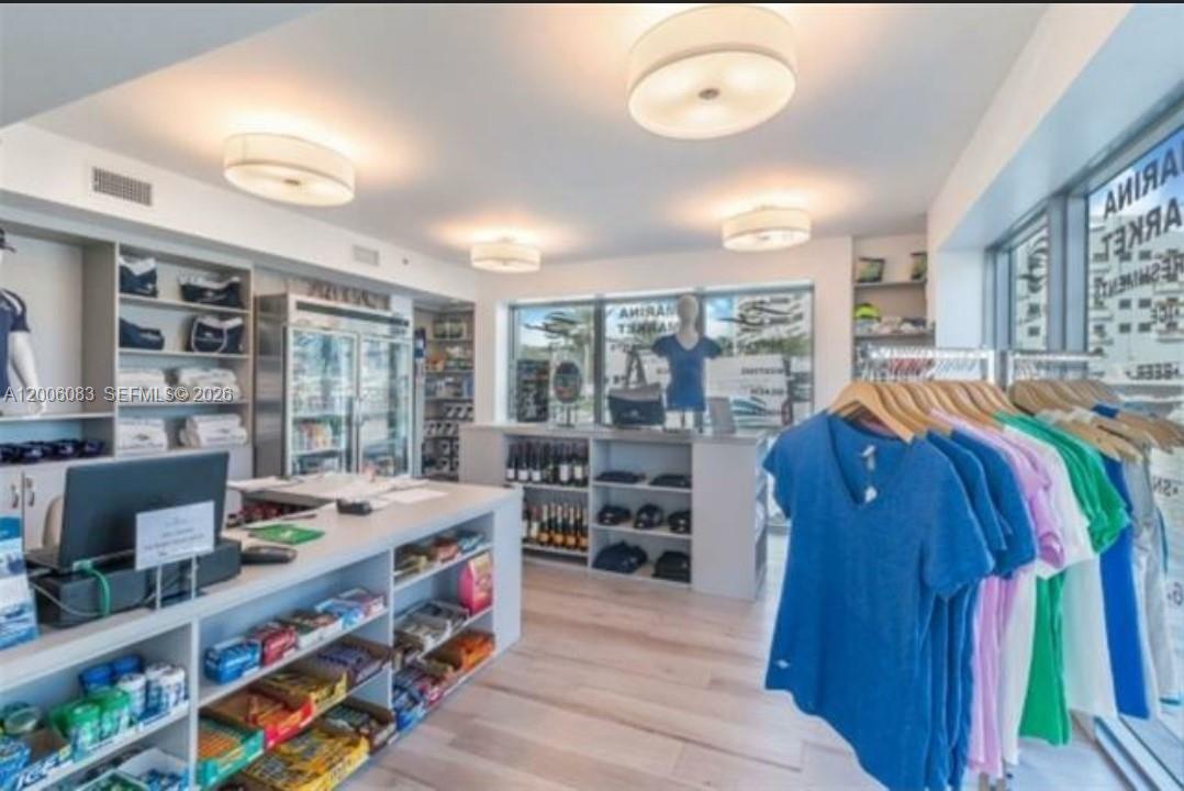 17111 Biscayne Blvd #909, North Miami Beach FL 33160