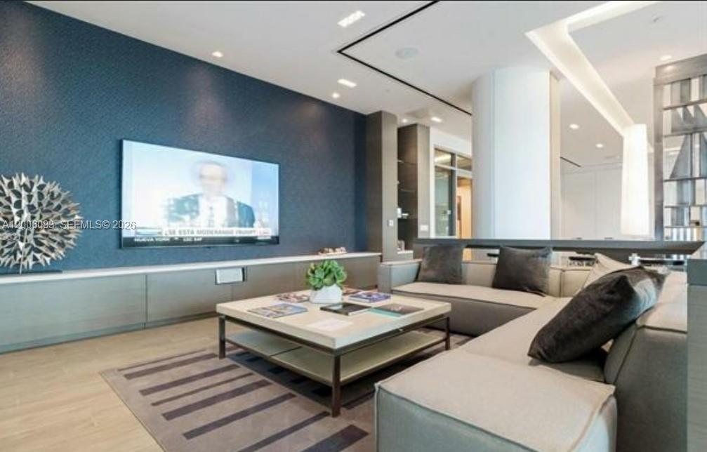 17111 Biscayne Blvd #909, North Miami Beach FL 33160