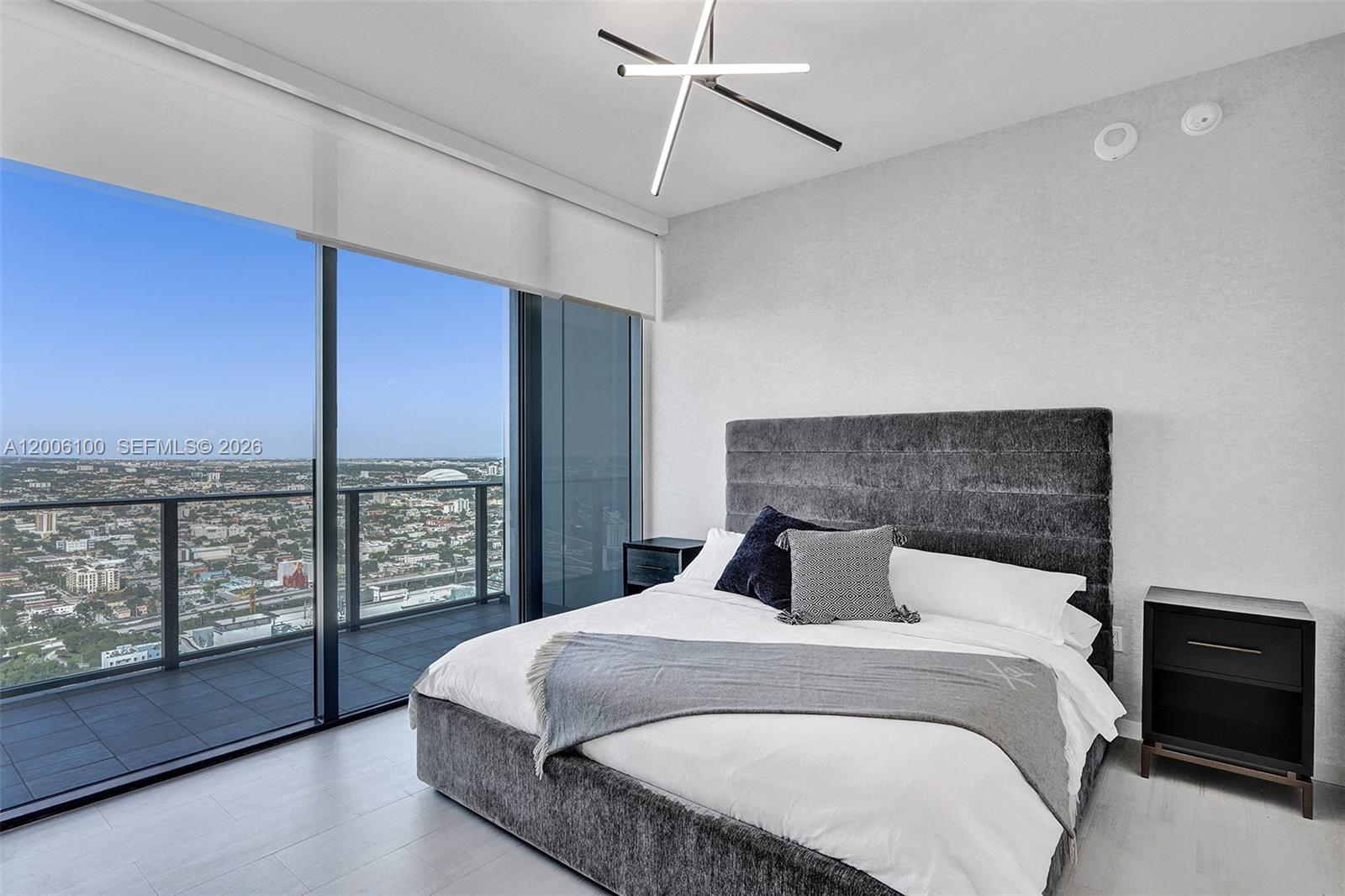 1000 Brickell Plaza #PH5106, Miami FL 33131