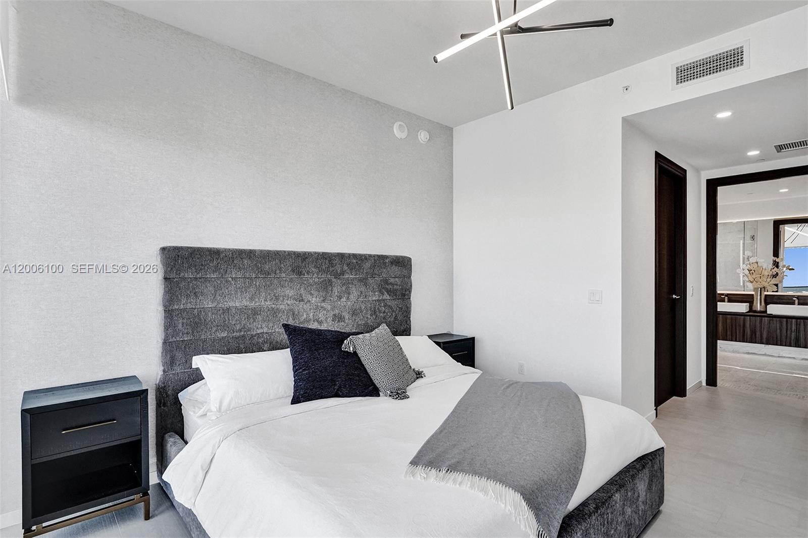 1000 Brickell Plaza #PH5106, Miami FL 33131