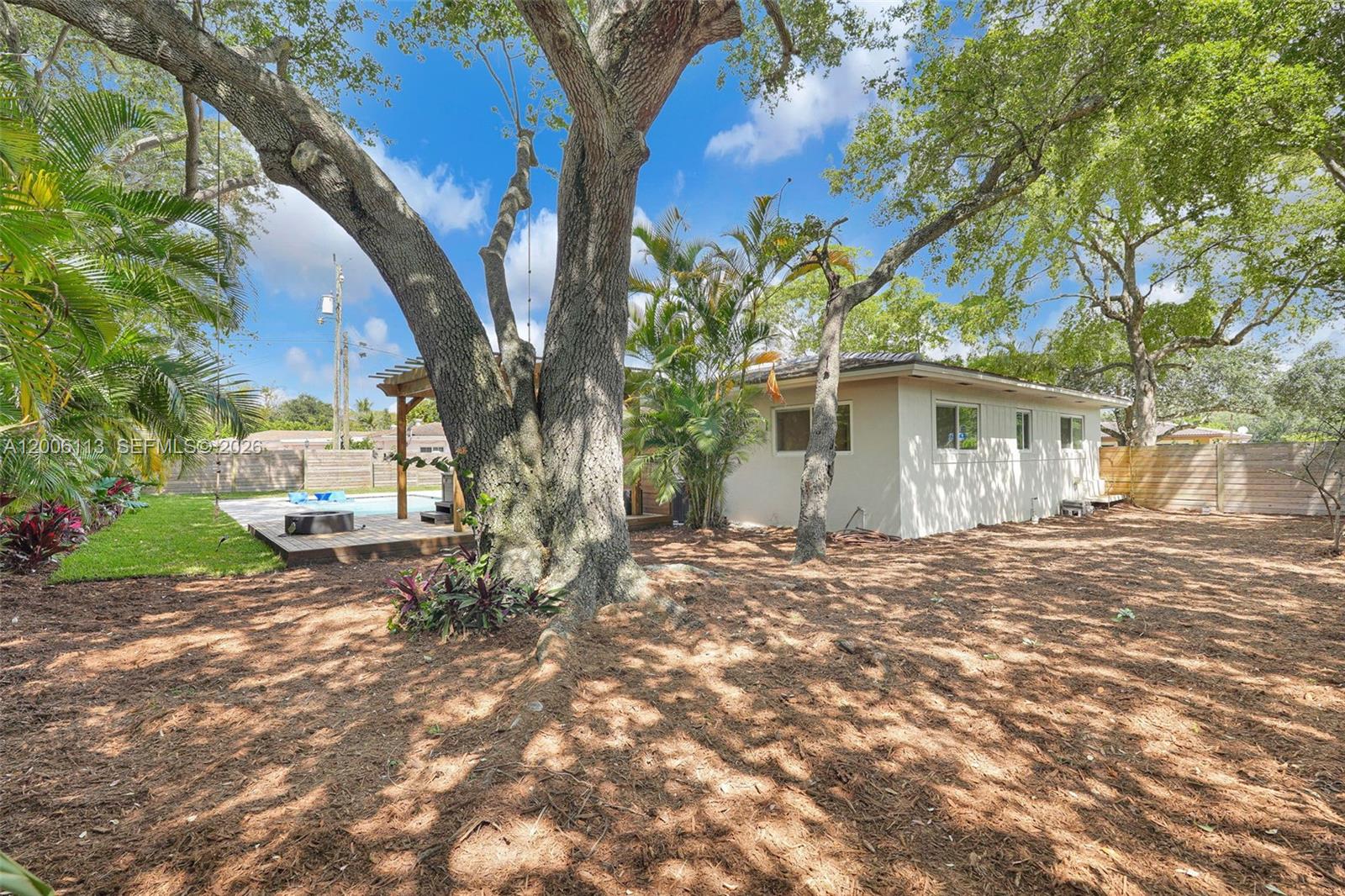 2 NW 89th St, El Portal FL 33150