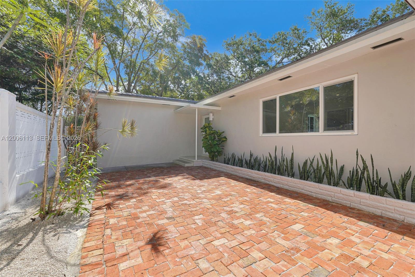 2 NW 89th St, El Portal FL 33150