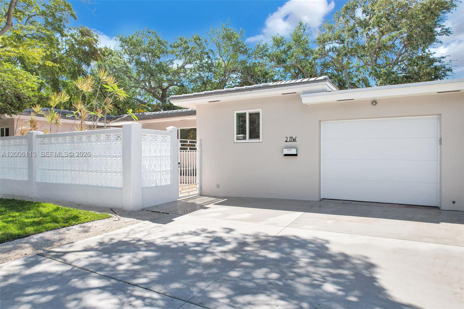 2 NW 89th St, El Portal FL 33150