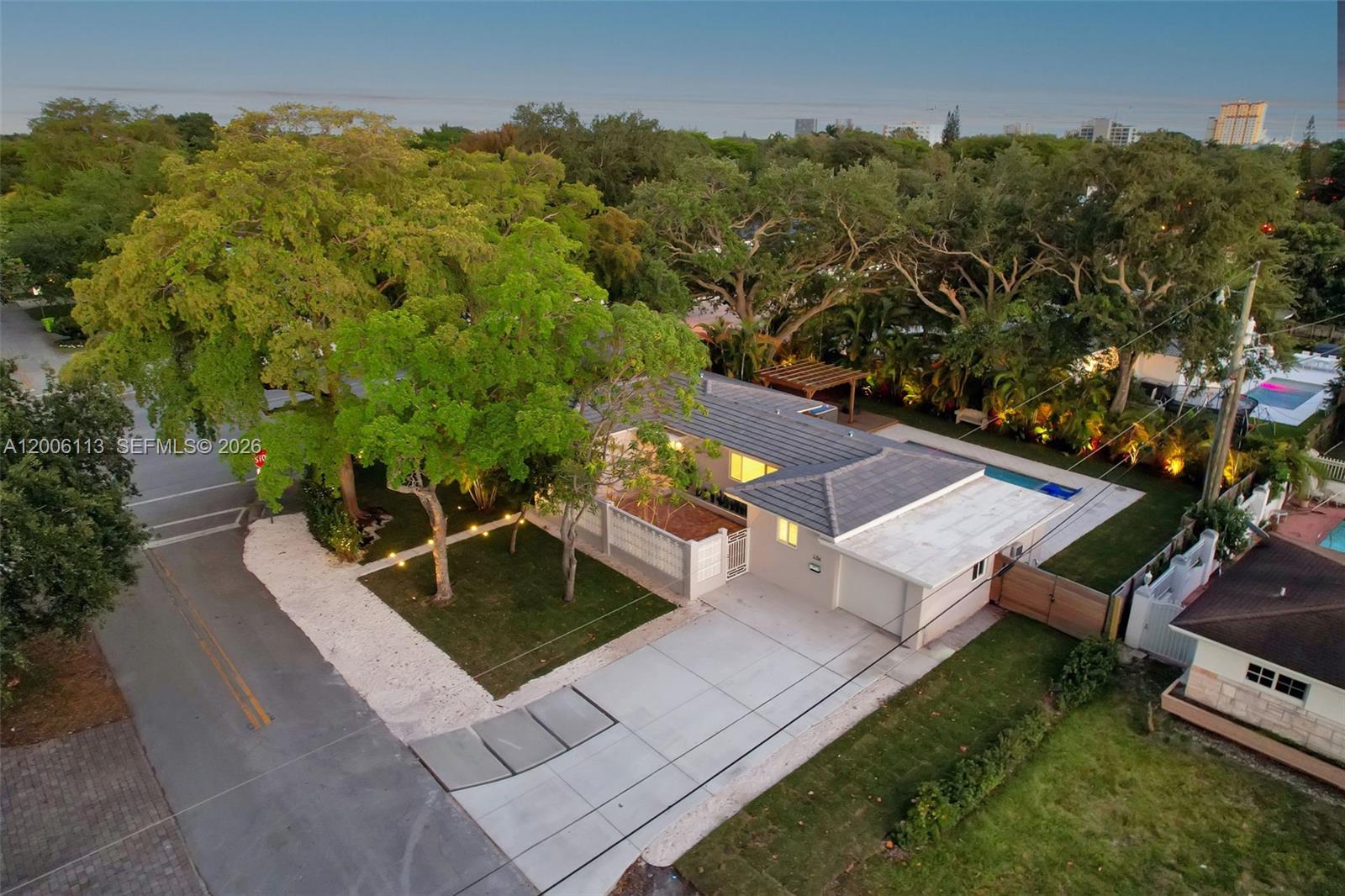 2 NW 89th St, El Portal FL 33150