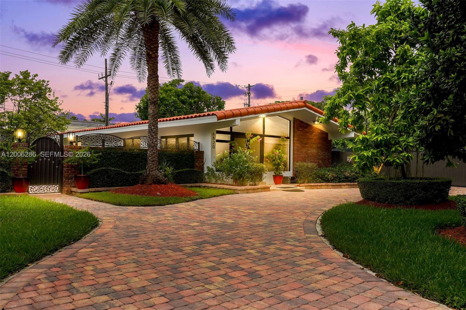 6820 SW 86th Ave, Miami FL 33143