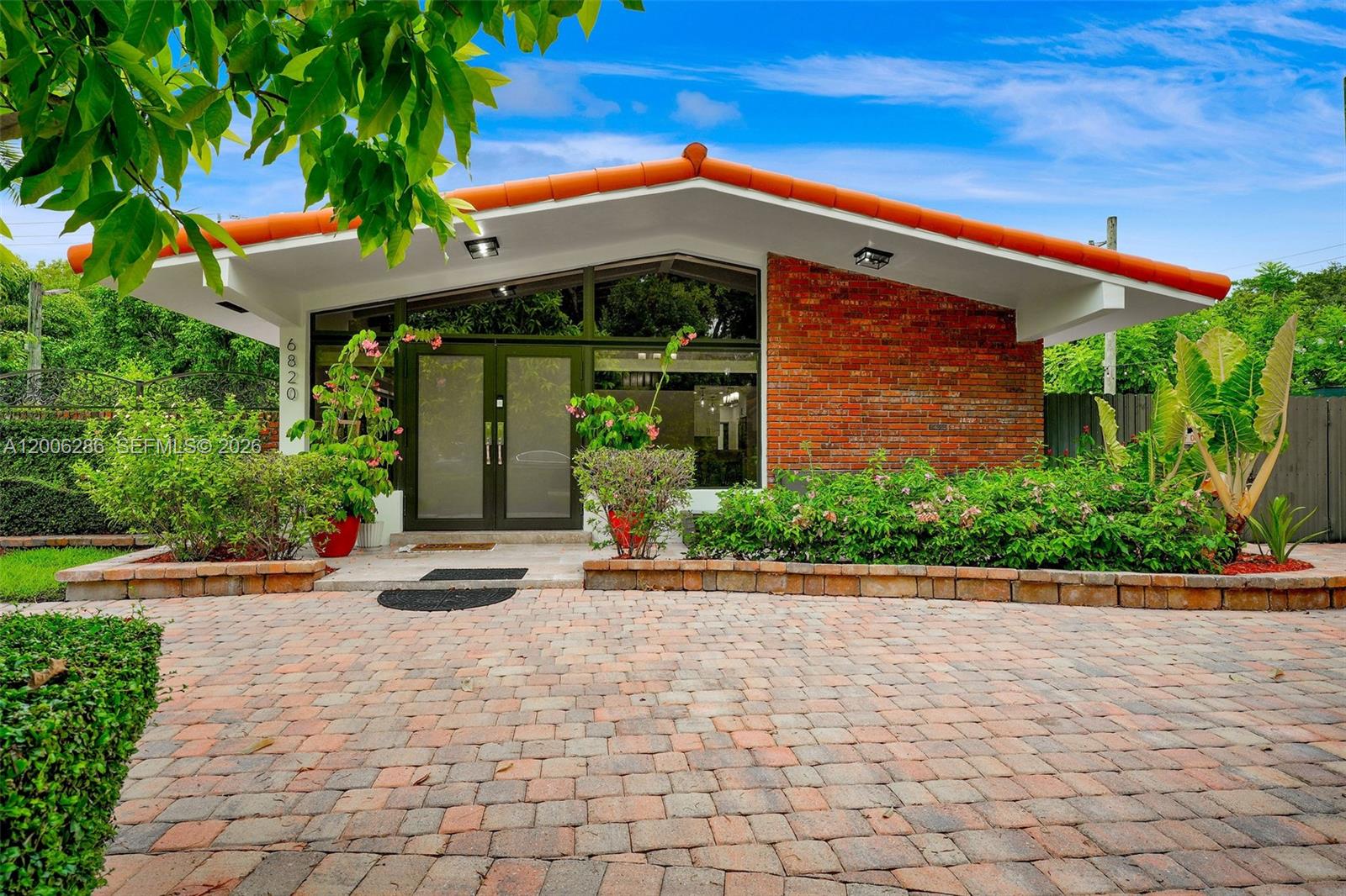 6820 SW 86th Ave, Miami FL 33143