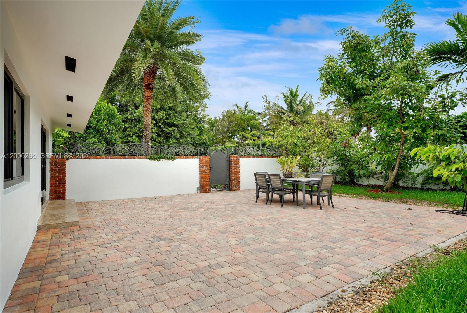 6820 SW 86th Ave, Miami FL 33143