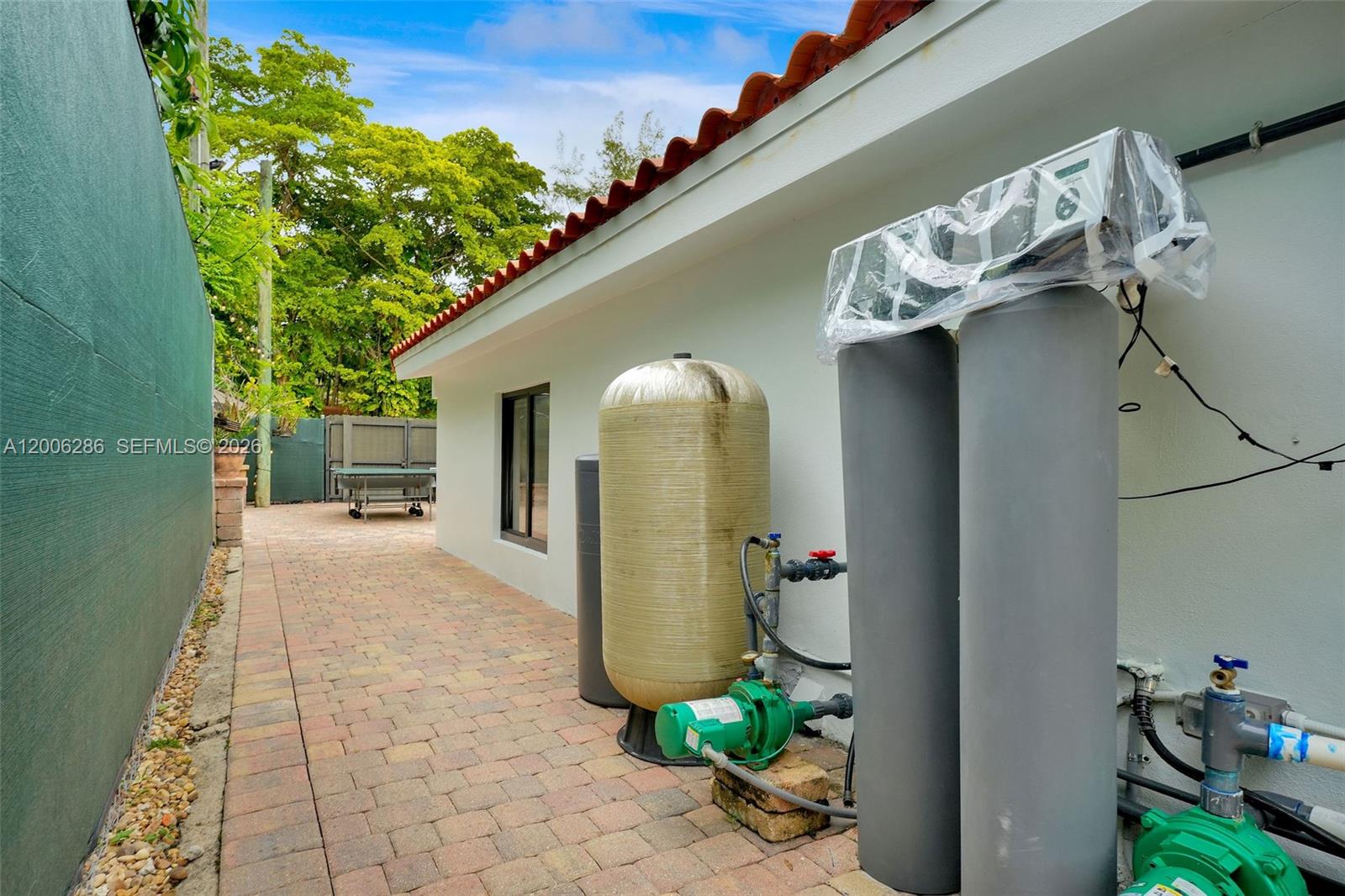 6820 SW 86th Ave, Miami FL 33143
