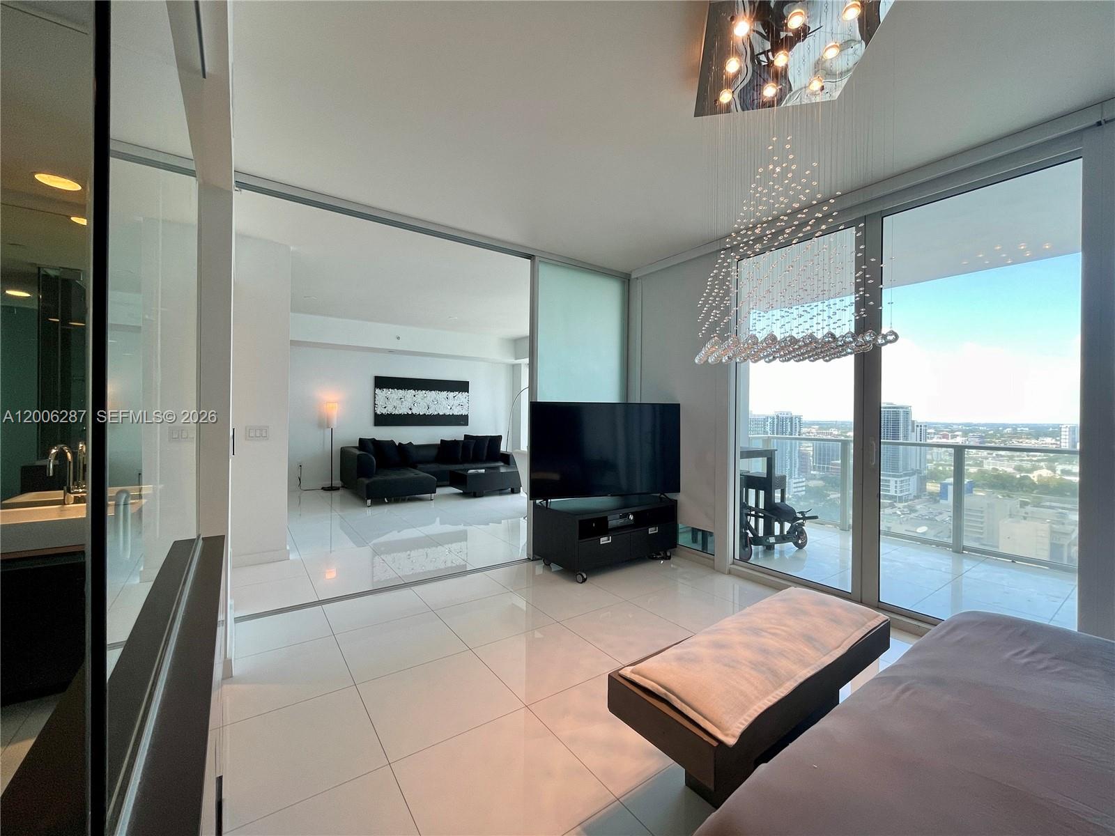 1040 Biscayne Blvd #3305, Miami FL 33132
