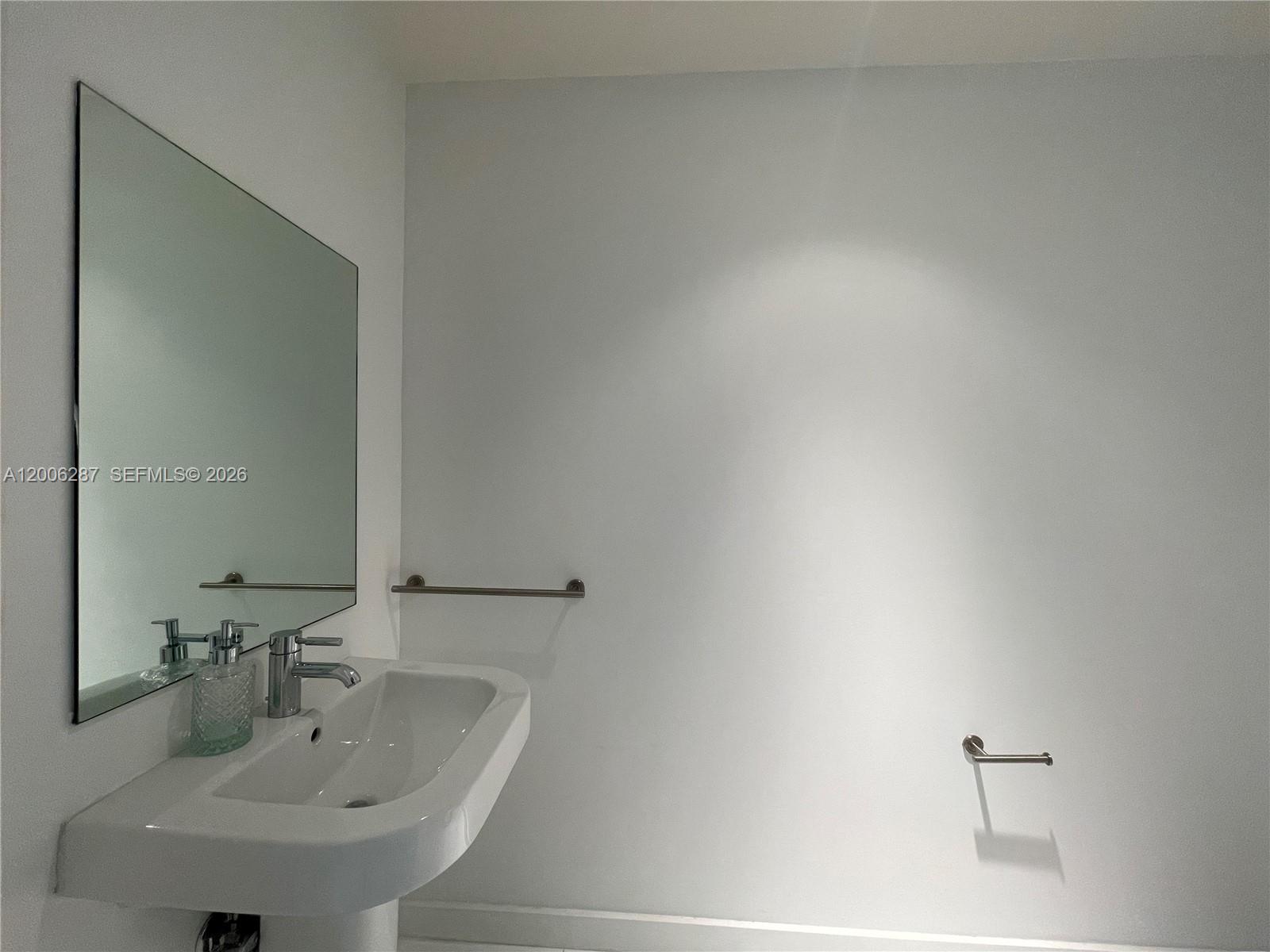1040 Biscayne Blvd #3305, Miami FL 33132
