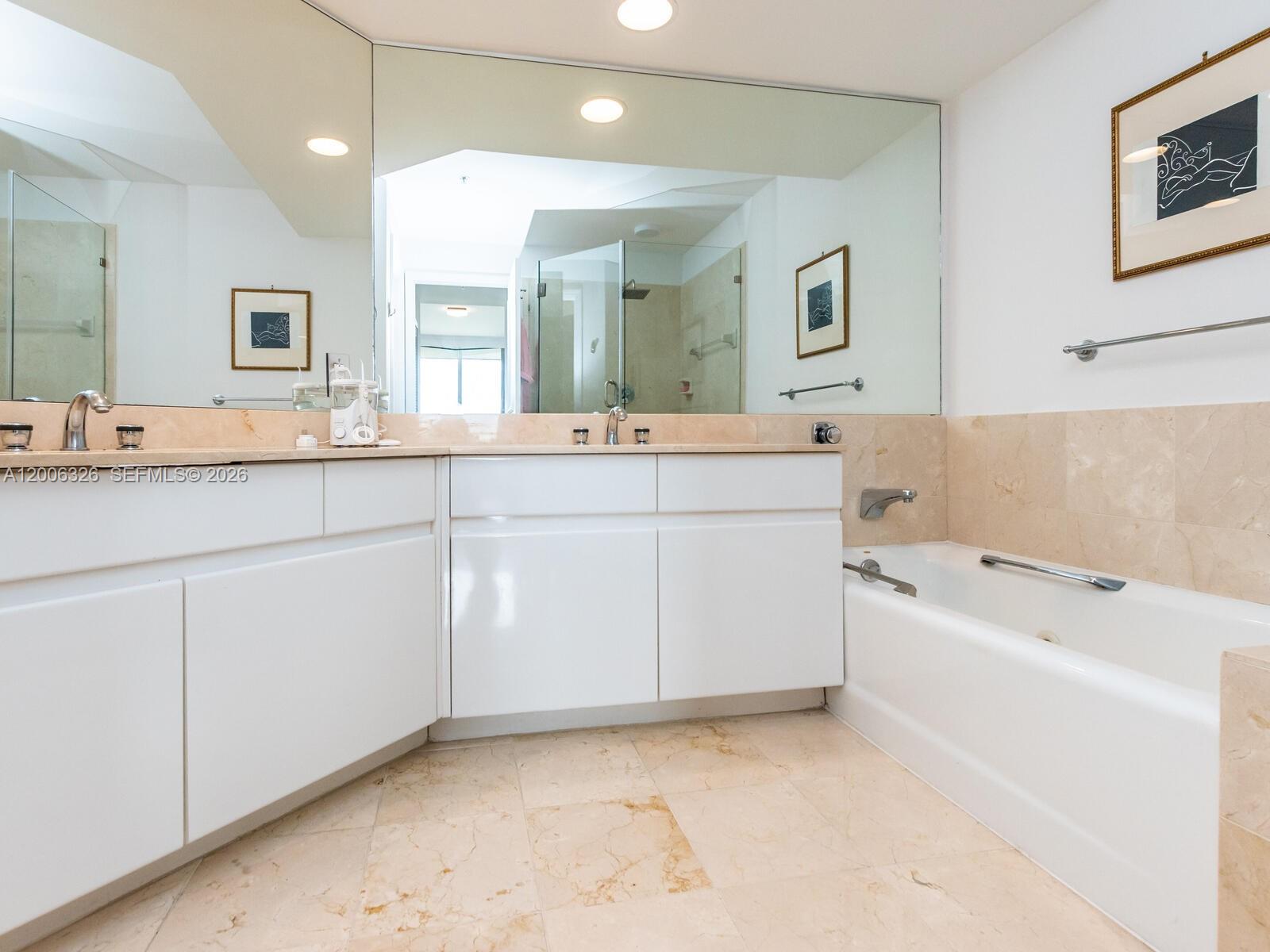 888 Brickell Key Dr #2112, Miami FL 33131