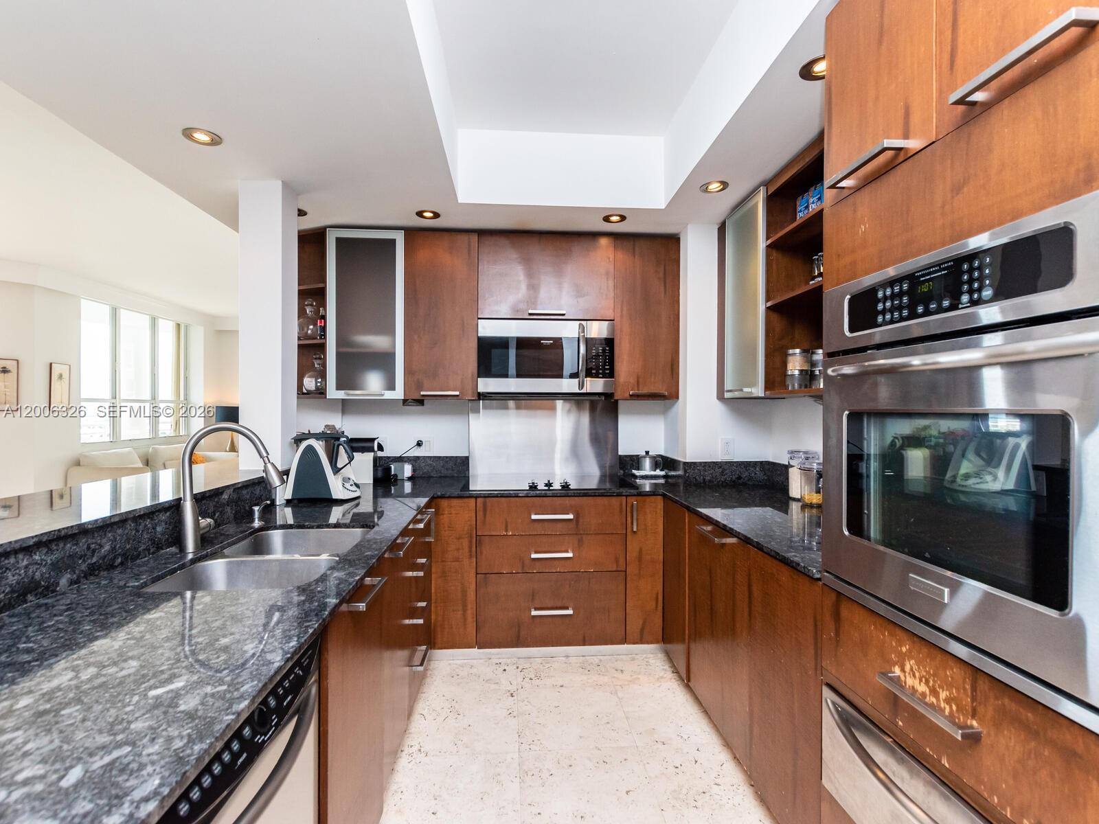 888 Brickell Key Dr #2112, Miami FL 33131