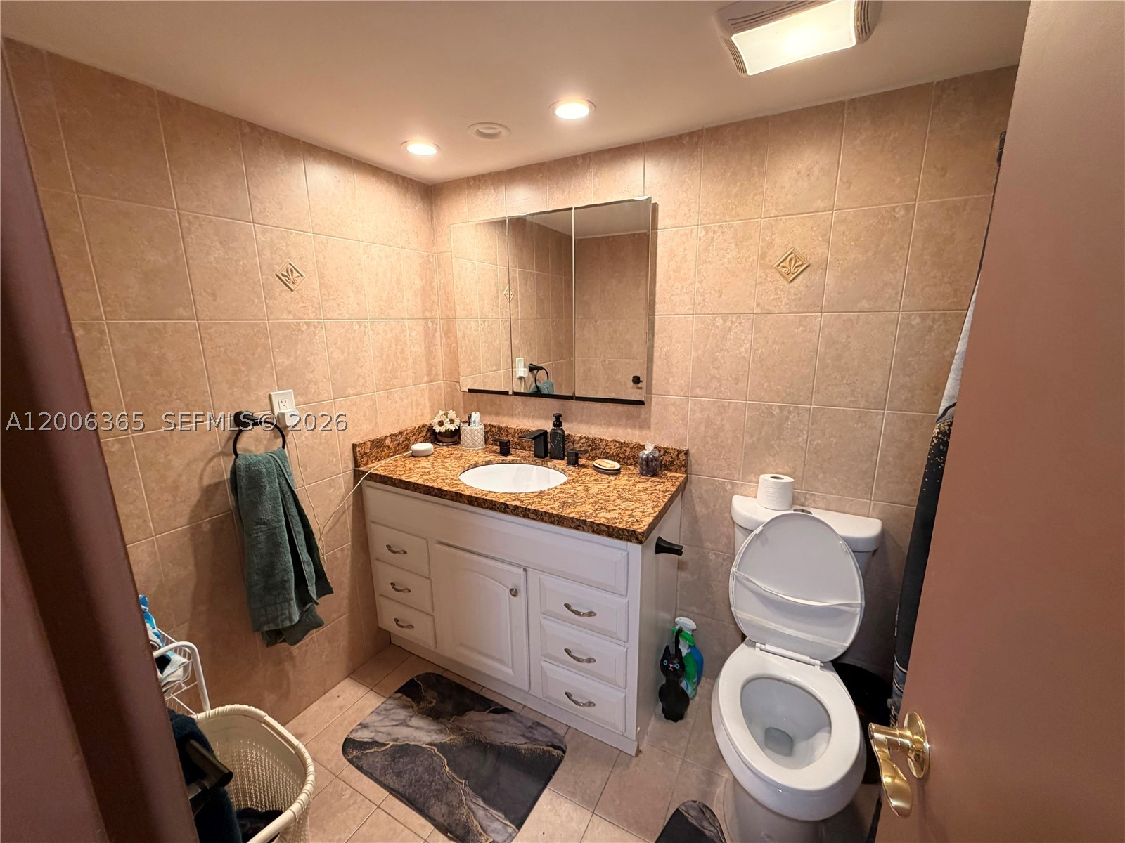 100 Golden Isles Dr #810, Hallandale Beach FL 33009
