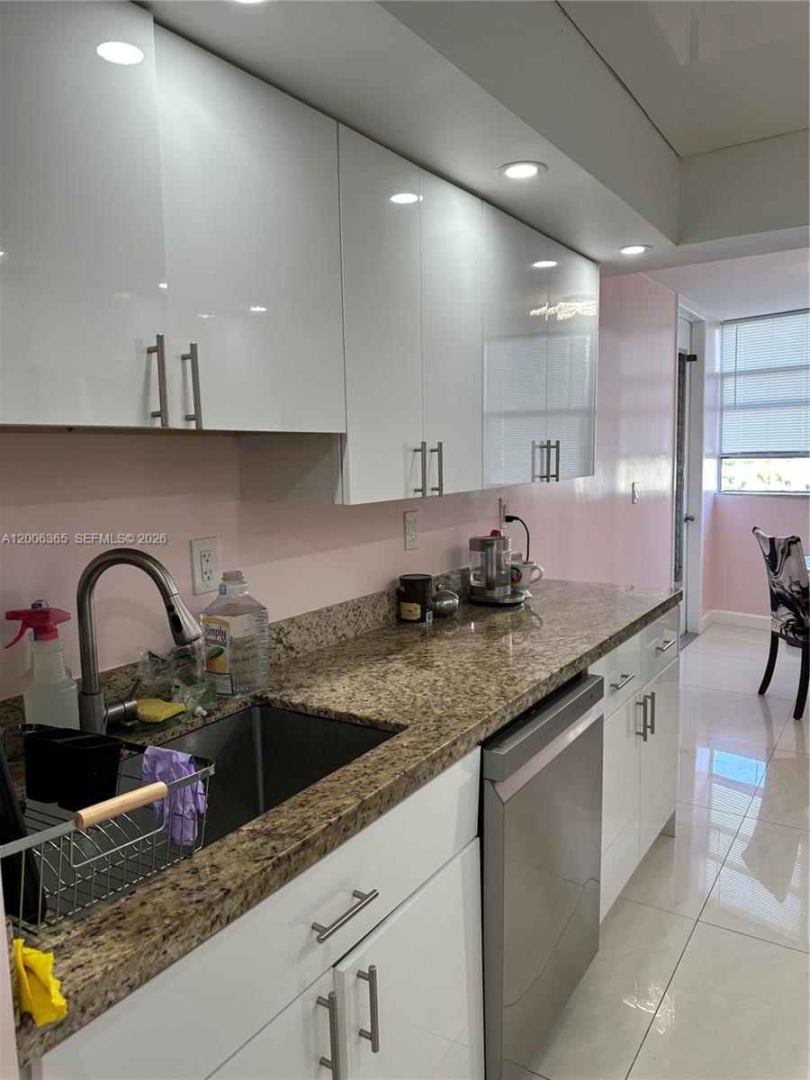 100 Golden Isles Dr #810, Hallandale Beach FL 33009