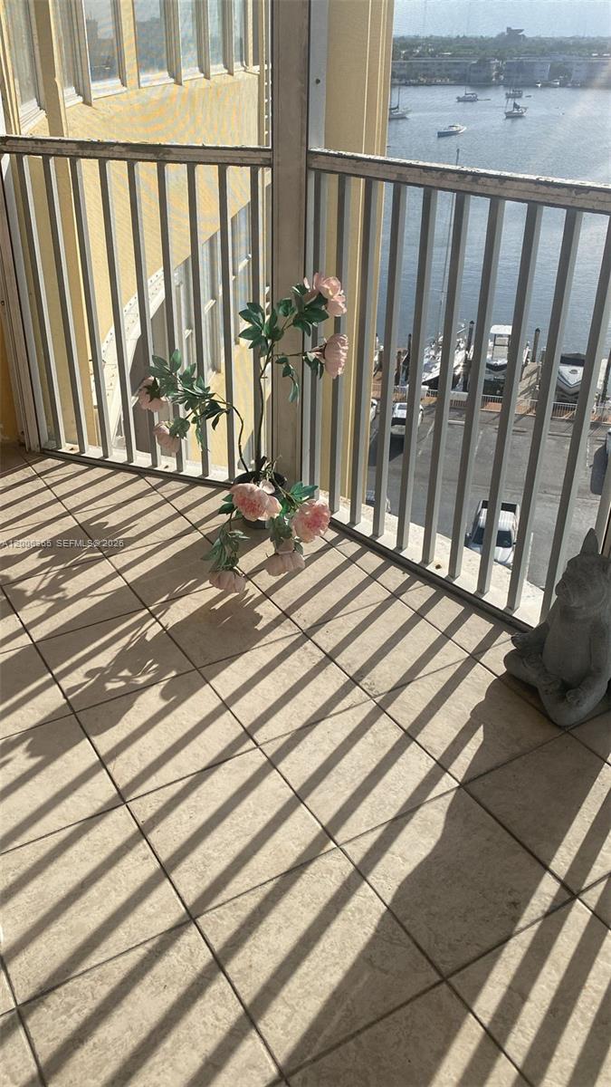 100 Golden Isles Dr #810, Hallandale Beach FL 33009