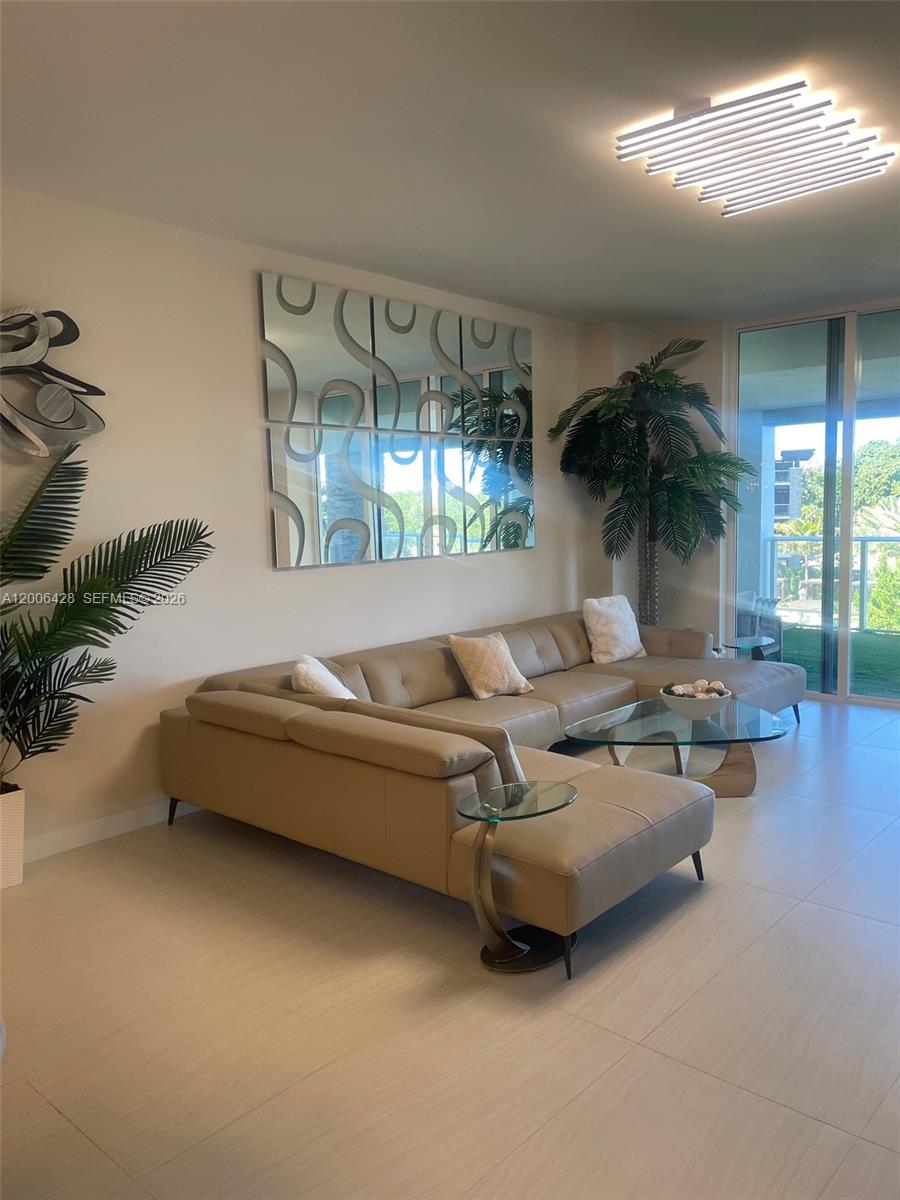 220 SE Mizner Blvd #321, Boca Raton FL 33432