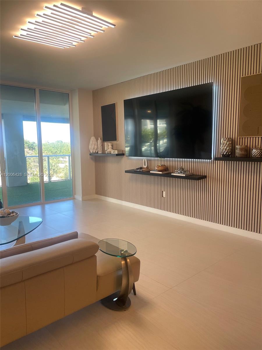 220 SE Mizner Blvd #321, Boca Raton FL 33432